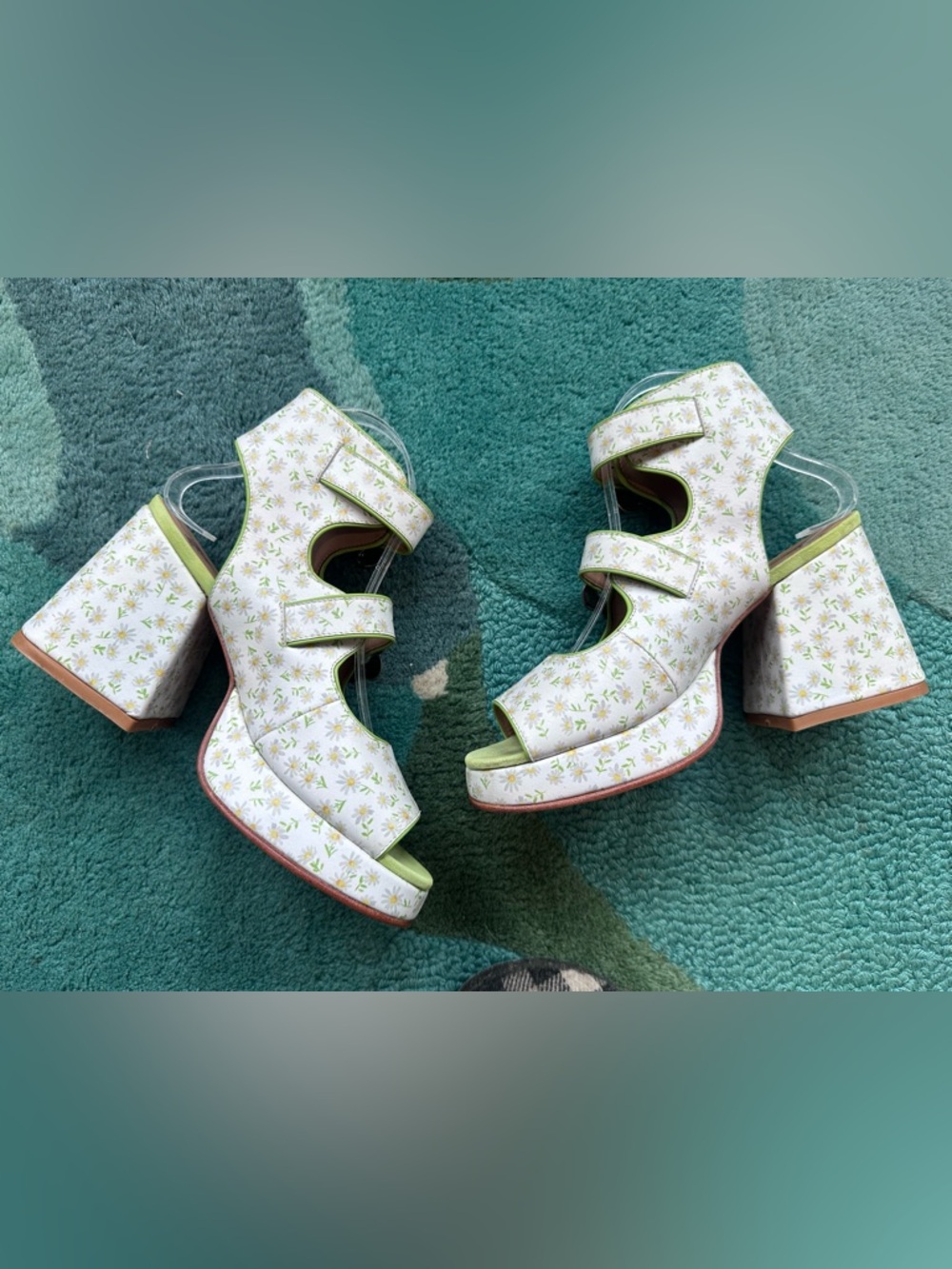 Fluevog NEARLY NEW Picnic Charleson white/green daisies buckle platform sandal-9 - Picture 11 of 16